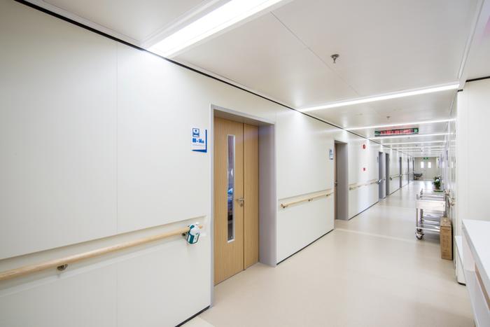 �t(y��)���T